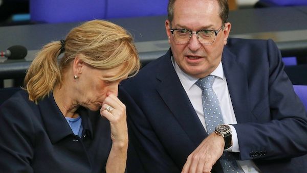 Dobrindt und Prien laden zu Krisentreffen über "Demokratie leben"