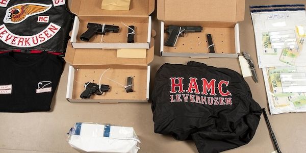 Großeinsatz gegen Rockergruppen: 1.200 Polizisten durchsuchen 58 Objekte