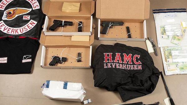 Großeinsatz gegen Rockergruppen: 1.200 Polizisten durchsuchen 58 Objekte