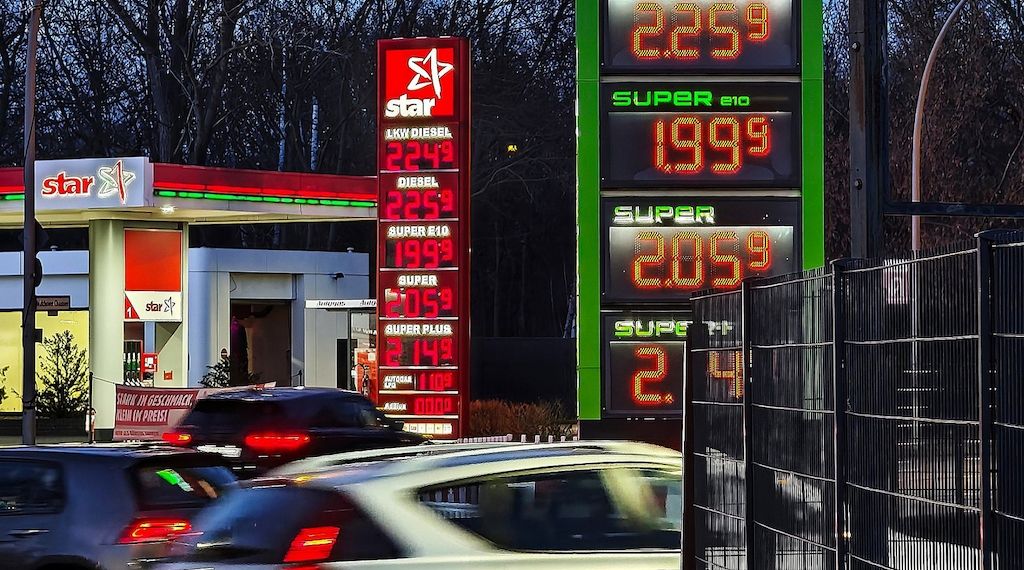 Umfrage: Mehrheit verändert Fahrverhalten trotz hoher Preise nicht