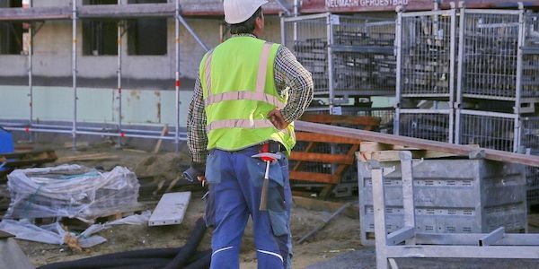 Arbeitsstunde kostete im Jahr 2025 durchschnittlich 45 Euro