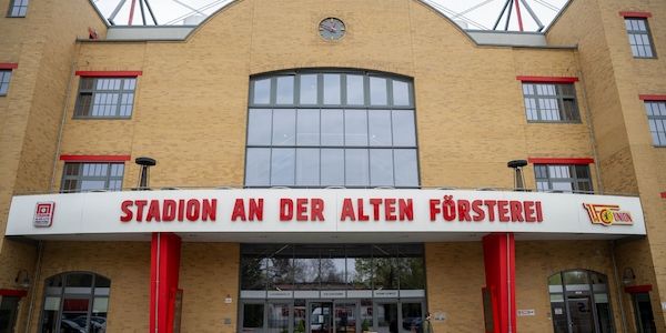 Fußballplatz auf dem Parkdeck: Union Berlin feiert Richtfest
