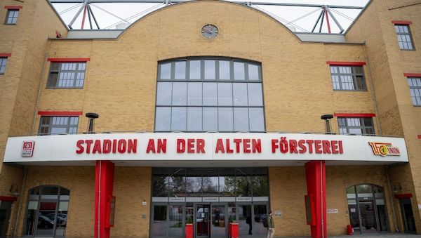 Fußballplatz auf dem Parkdeck: Union Berlin feiert Richtfest