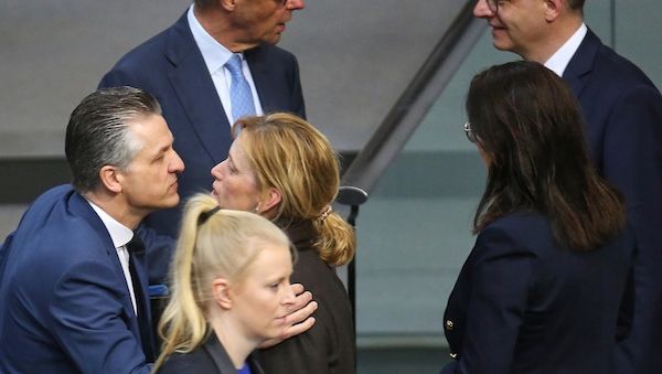 Berlins SPD-Spitzenkandidat Krach kritisiert Bundesregierung scharf