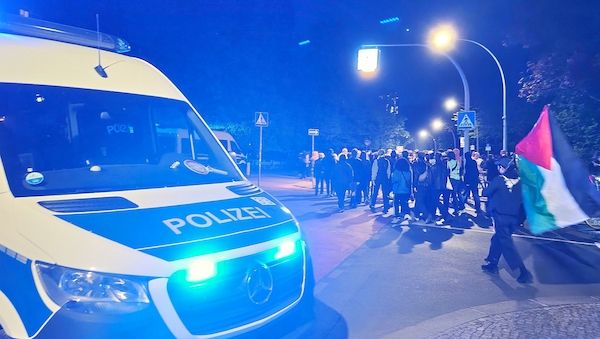 Walpurgisnacht in Berlin aus Sicht der Polizei entspannt