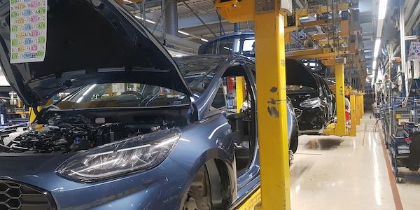 Trump erhöht Zölle für Importe von Autos und Lastwagen aus der EU