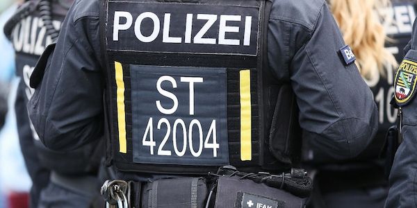 Polizei zieht positive Bilanz nach 1. Mai-Demonstrationen in Hamburg