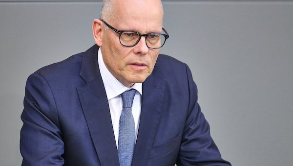 CDU-Außenpolitiker: US-Truppenabzug keine Bestrafung für Merz