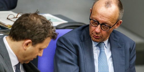 Schwarz-Rot nach einem Jahr unbeliebter als Ampel
