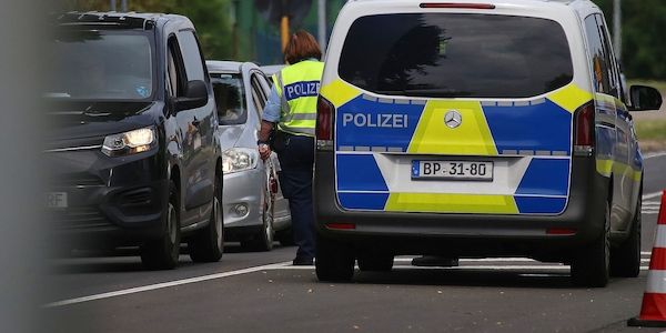 Dobrindt will an Grenzkontrollen festhalten