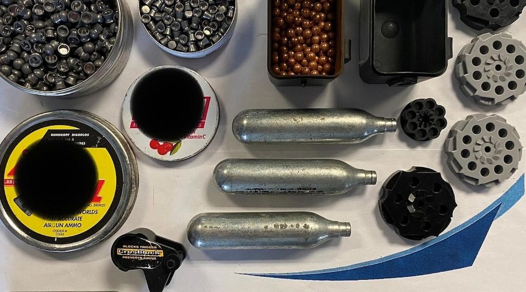Mann mit Druckluftwaffe in S-Bahn in Hamburg festgenommen