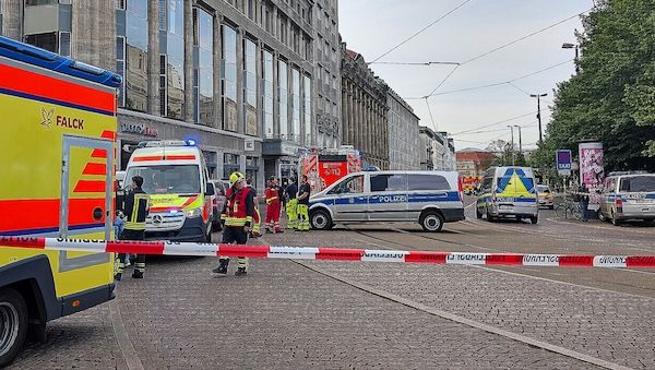 Polizei: 33-jähriger Deutscher fuhr in Leipzig in Menschenmenge