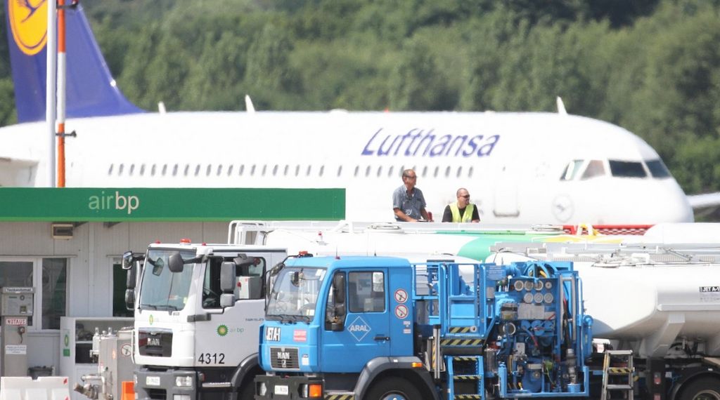 Schnieder erwartet keinen Kerosinmangel in Deutschland