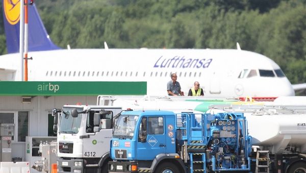 Schnieder erwartet keinen Kerosinmangel in Deutschland