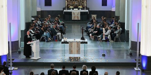 Großer Andrang bei Gedenkandacht in Leipzig nach Amokfahrt