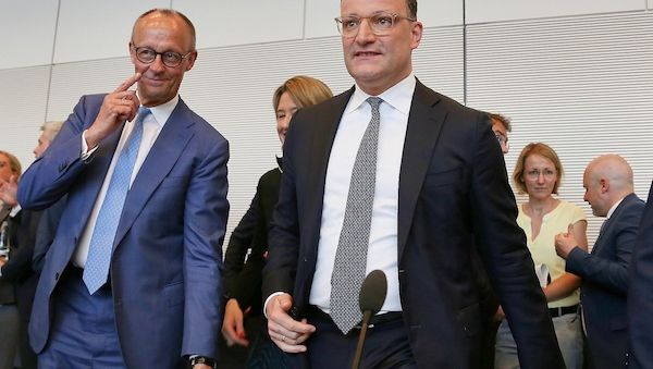 Spahn als Chef der Unionsfraktion wiedergewählt