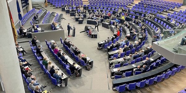 Grüne und CDU fordern Aussetzen der Diätenerhöhung