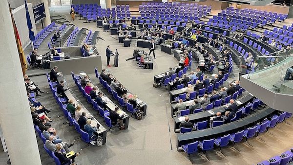 Grüne und CDU fordern Aussetzen der Diätenerhöhung