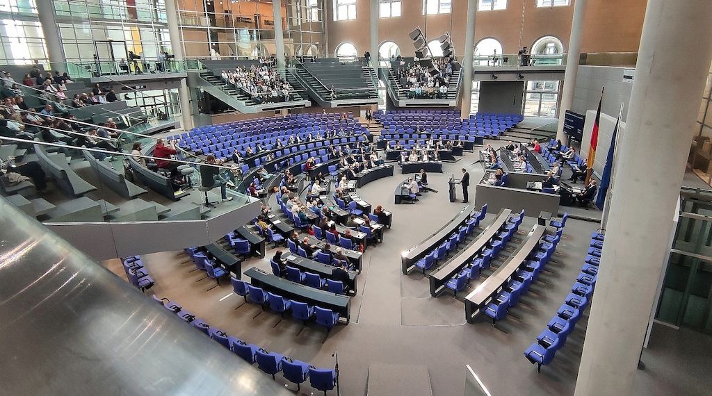 Bundestag beschließt elektronische Fußfessel bei häuslicher Gewalt