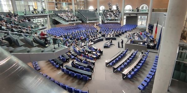 Bundestag beschließt elektronische Fußfessel bei häuslicher Gewalt