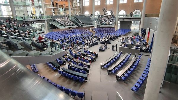 Bundestag beschließt elektronische Fußfessel bei häuslicher Gewalt
