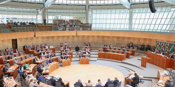 Landtag NRW gedenkt der Opfer des Zweiten Weltkriegs