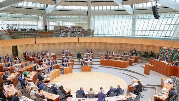 Landtag NRW gedenkt der Opfer des Zweiten Weltkriegs