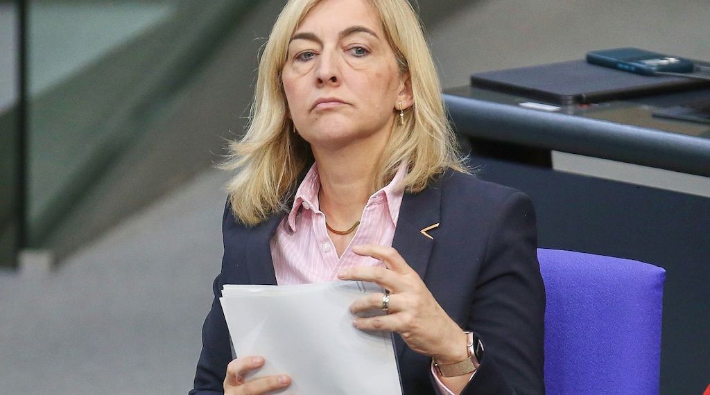 Warken pocht auf 16 Milliarden Euro Einsparungen in der GKV