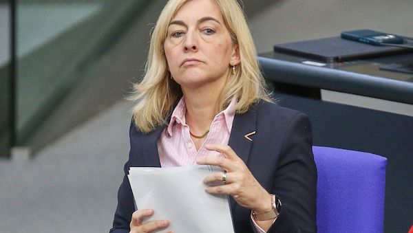 Warken pocht auf 16 Milliarden Euro Einsparungen in der GKV