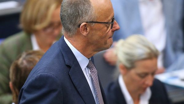 Insa: AfD in Umfrage erstmals fünf Punkte vor Union