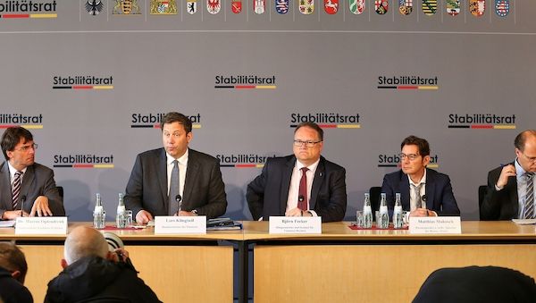 Klingbeil verteidigt Investitionen trotz höherer Verschuldung