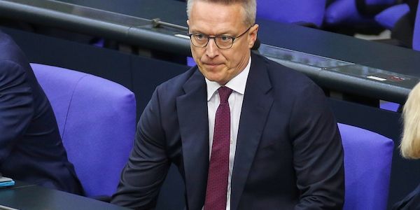 Wildberger räumt Fehler bei 1.000-Euro-Prämie ein