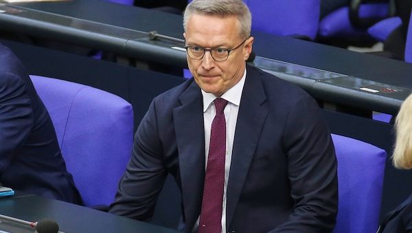 Wildberger räumt Fehler bei 1.000-Euro-Prämie ein