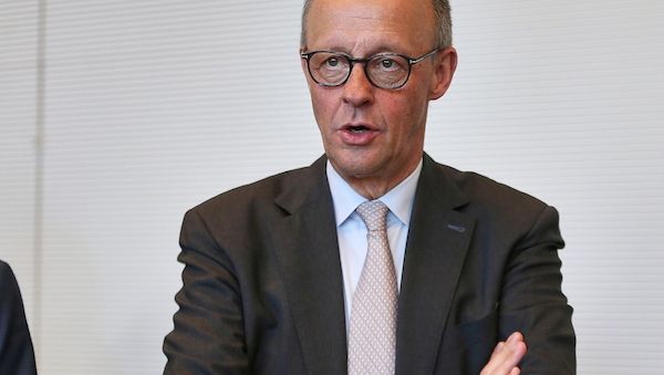 Buhrufe und Gelächter bei Merz-Rede auf DGB-Kongress