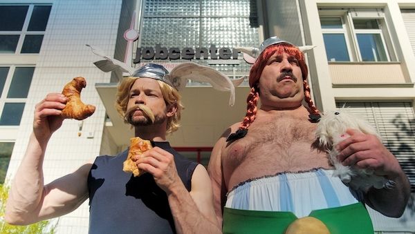 Asterix und Obelix vorm Weddinger Jobcenter: Premiere der neuen GWSW-Folge 