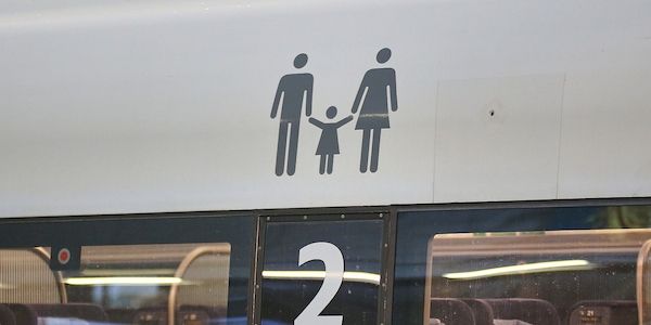 Fahrgastverband kritisiert Regeln für neues Familienticket