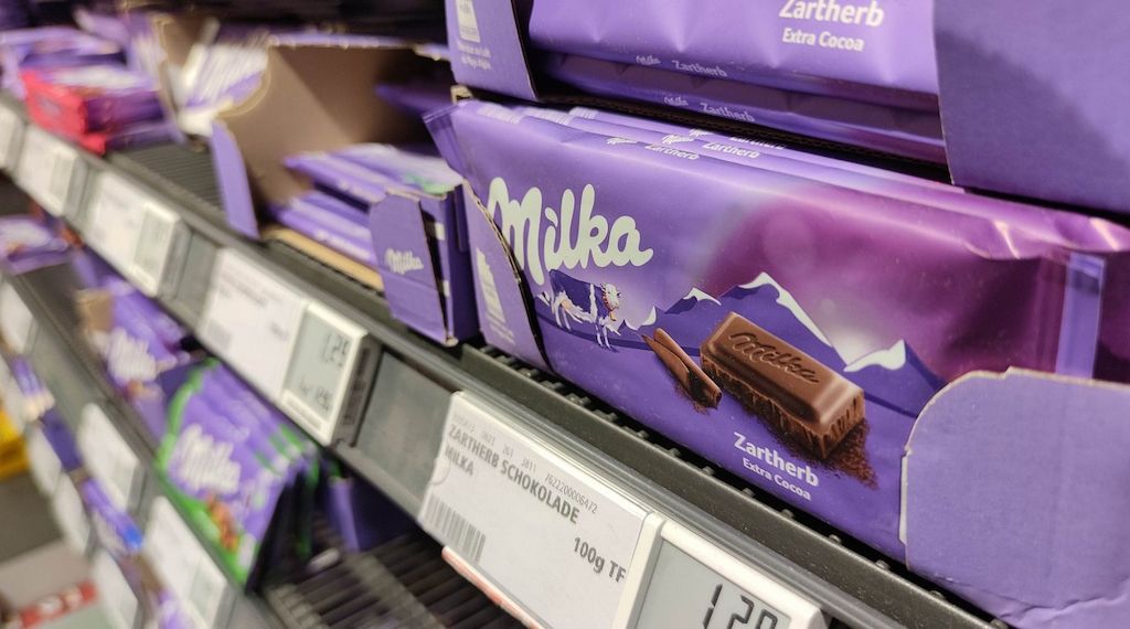 Gericht hält Verpackung kleinerer Milka-Tafeln für irreführend
