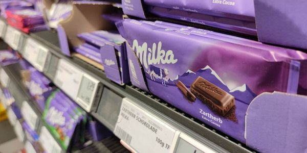 Gericht hält Verpackung kleinerer Milka-Tafeln für irreführend