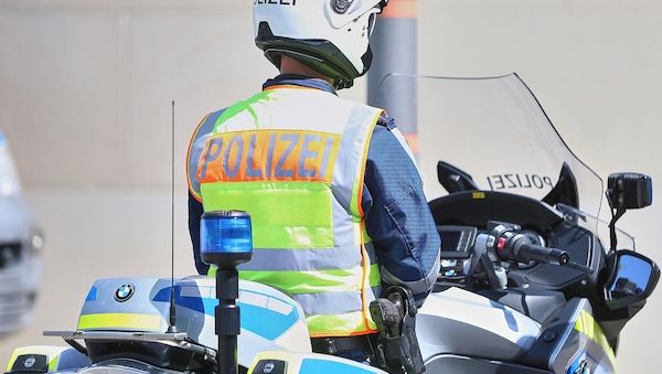 Radfahrer flüchtet vor Kontrolle und verletzt zwei Polizisten in Moabit