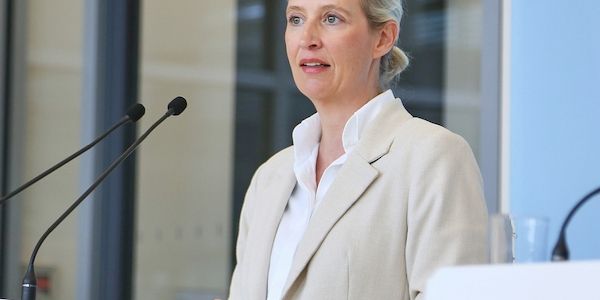 Juli Zeh würde mit Alice Weidel diskutieren