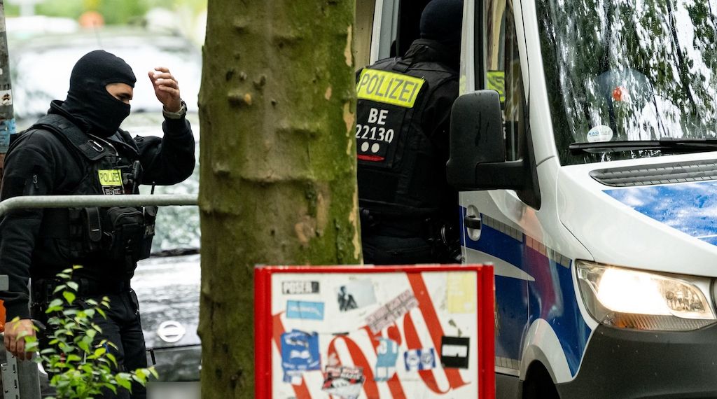 Großrazzia gegen «Schutzgeld»-Bande – Neun Männer gefasst