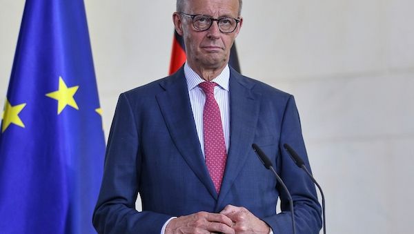 Draghi erhält Karlspreis - Merz appelliert an Europas "Machtmittel"
