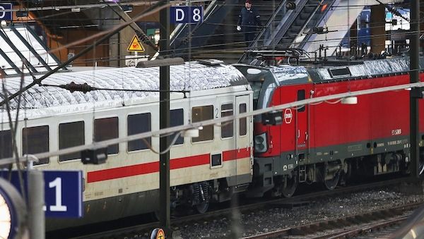 Erster Abschnitt der Strecke Hamburg-Berlin nach Sanierung wieder in Betrieb