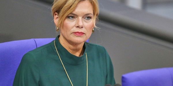 Klöckner lässt am Sonntag Regenbogenflagge auf Bundestag hissen