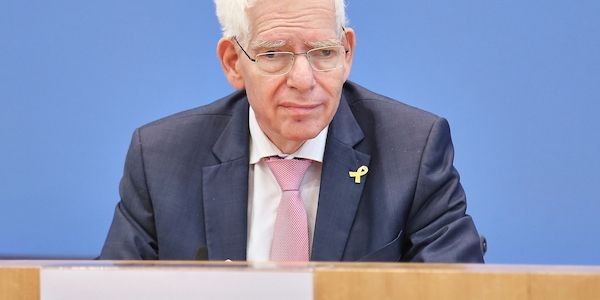 Zentralratspräsident fordert Ausweisung antisemitischer Täter