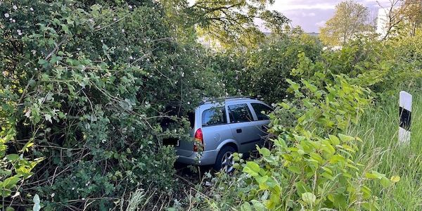 Betrunkener Autofahrer ohne Führerschein flüchtet auf A 52 vor Polizei