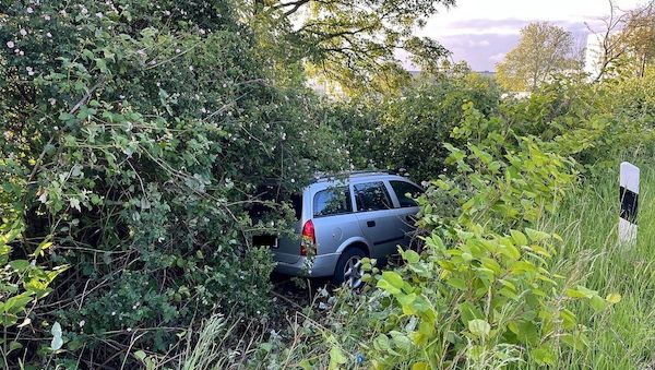 Betrunkener Autofahrer ohne Führerschein flüchtet auf A 52 vor Polizei