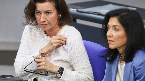 Ministerinnen weisen Überlegungen zu Minderheitsregierung zurück