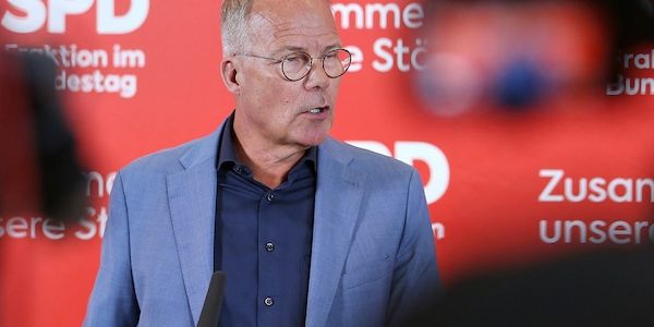 Miersch sieht Demokratie in Deutschland "massiv unter Druck"