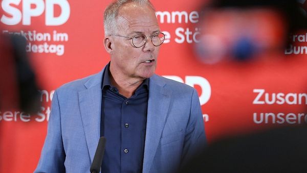 Miersch sieht Demokratie in Deutschland "massiv unter Druck"